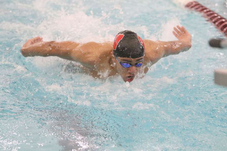 WAVERLY FALLS AT LANSING, BUT BREAKS THREE POOL RECORDS