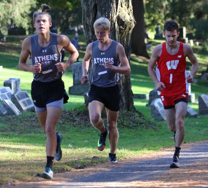 ACKLEY FINISHES THIRD TO LEAD WAVERLY AT TOM KOONS VALLEY INVITE
