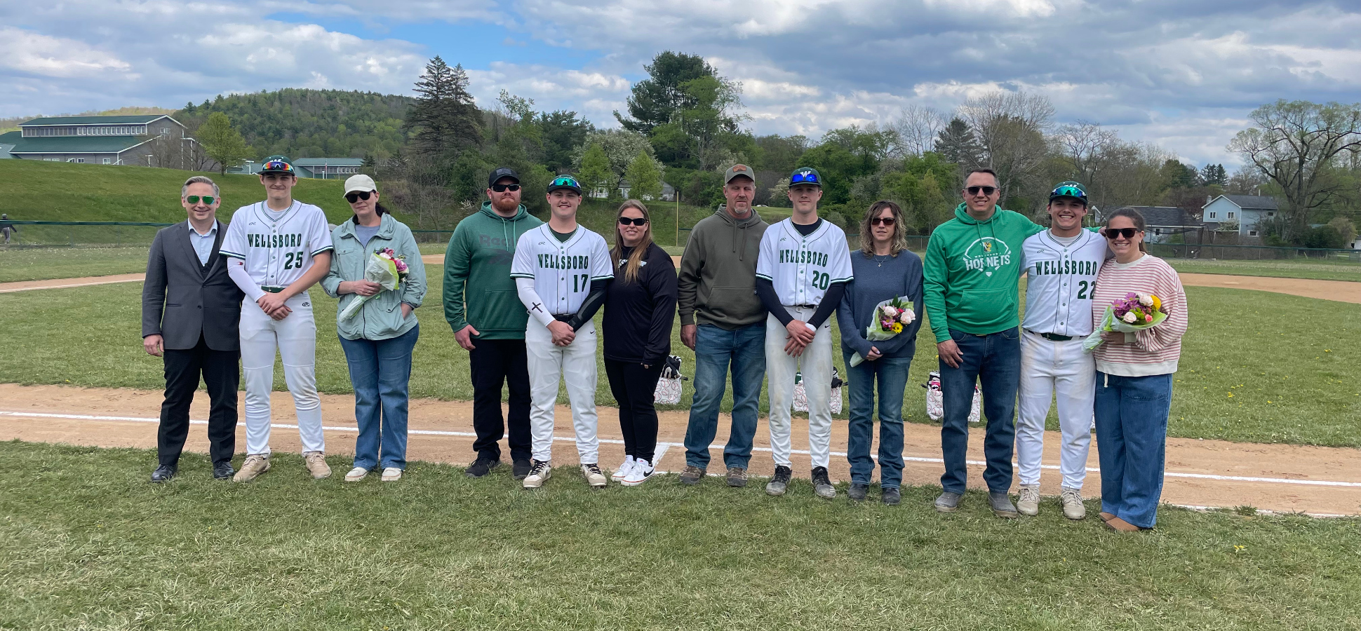 Hornets Roll Past NEB For Senior Night Win