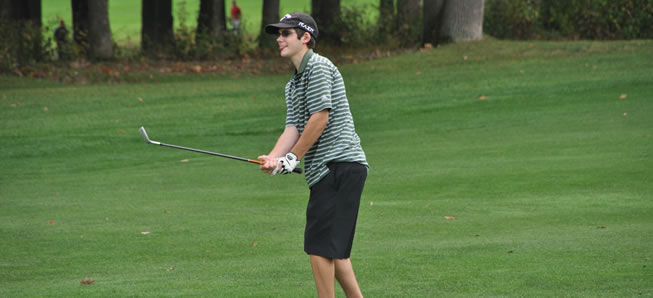 Three Hornets advance in District golf.