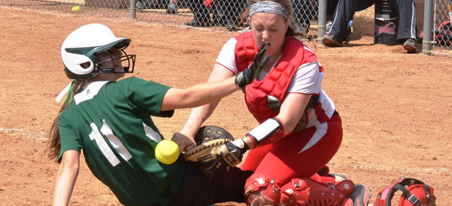 Lady Hornets fall to Holy Redeemer, 3-2