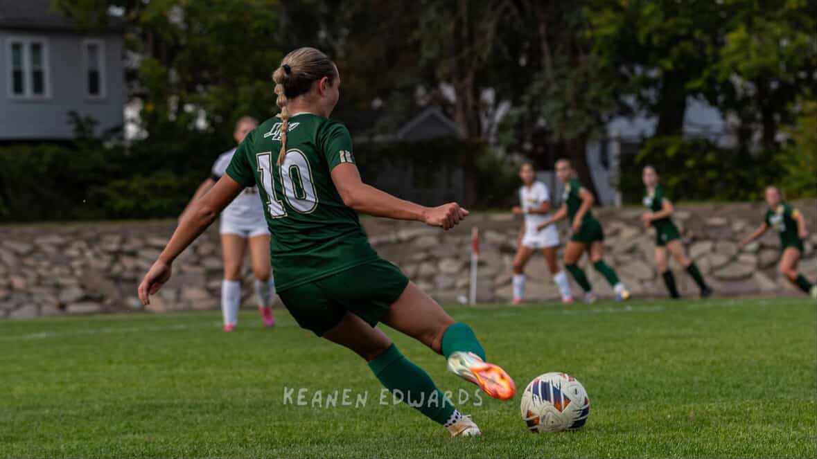  Unbeaten Warriors keep rolling, down Holy Redeemer 2–1