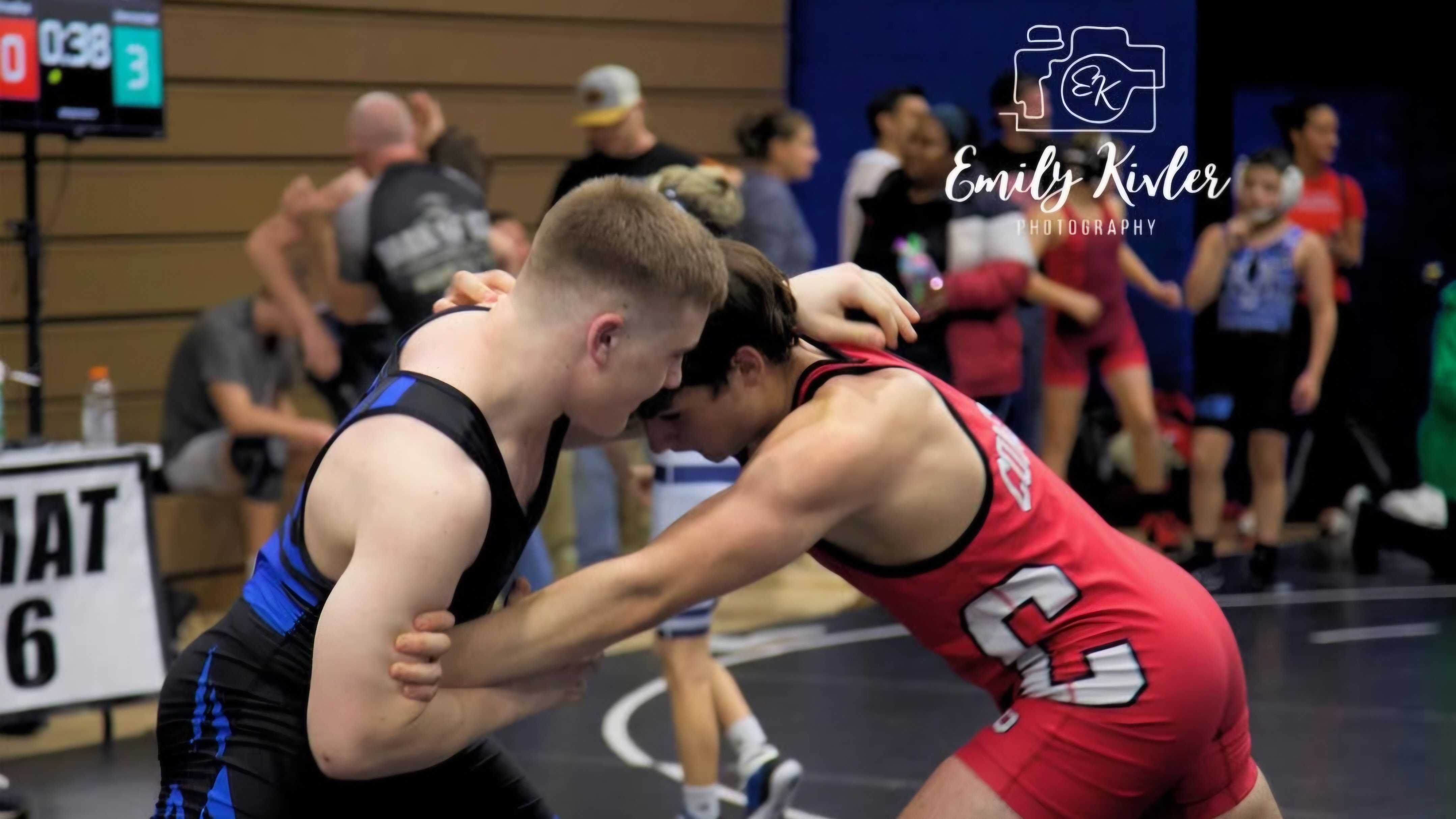 Hawkeye Classic Brings Early-Season Heat as Young Wrestlers Battle for Bragging Rights