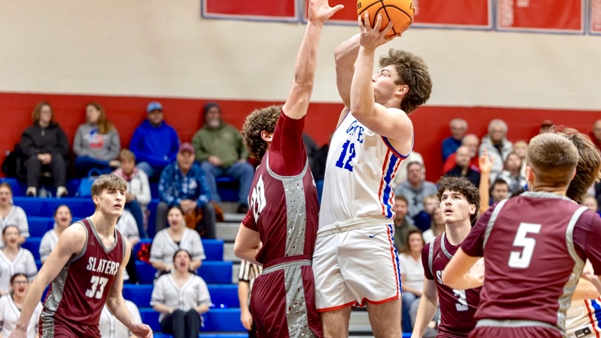 Selinsgrove Fends Off Bangor Area Late 4th Quarter Surge, Prevails To 49-45 Victory