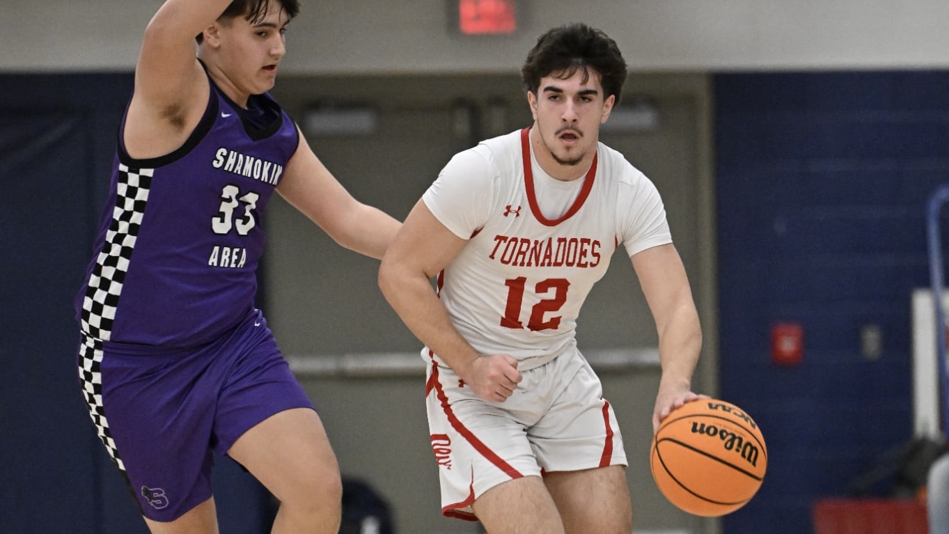 Mount Carmel Clinches State Tournament Berth, Slips Past Shamokin 68-67