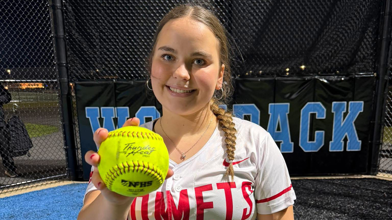 Comets Light Up Scoreboard in Dominant Win Over Wolfpack